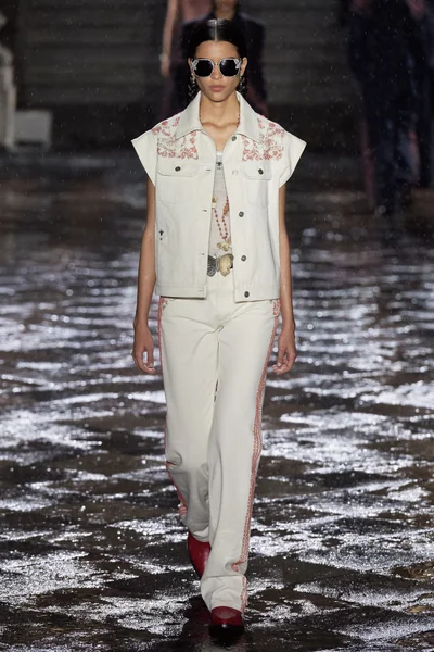 Look 19
